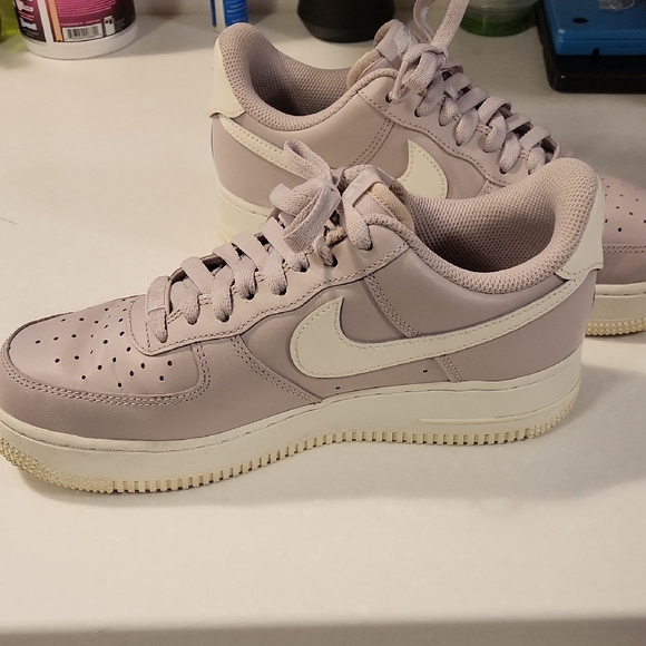 Stylish Women's Sneakers in Lavender and White - Picture 3 of 5